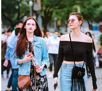 2020庚子年八字己土命吉凶